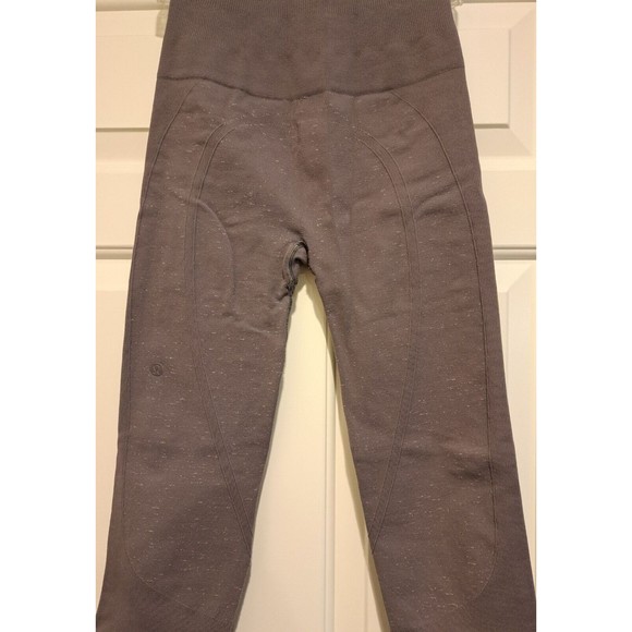 Lululemon Capri Leggings Womens Size 2 Heathered Purple Workout Gym Comfy - Picture 4 of 8